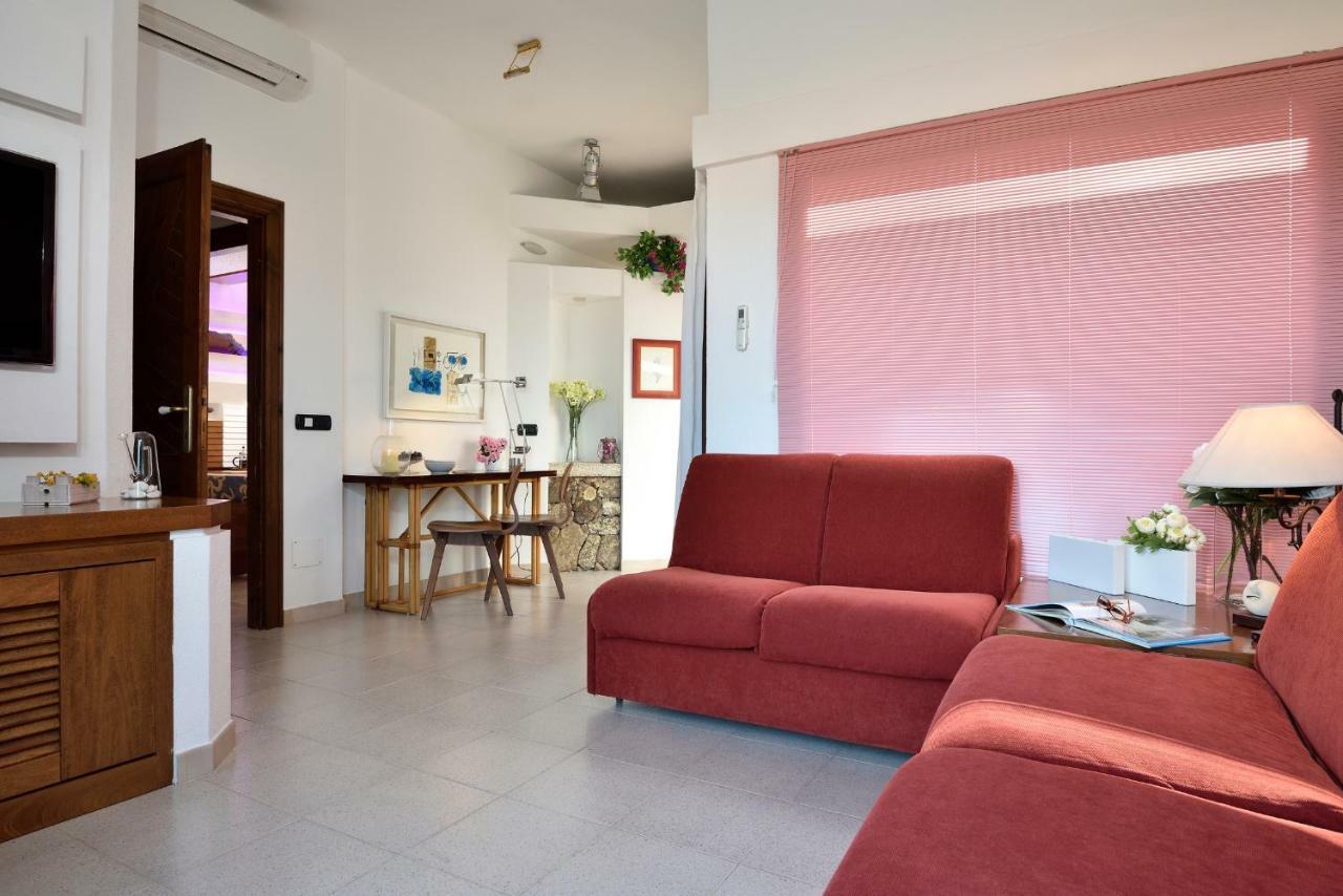 Residence L'Ea Di Lavru - Appartamenti Mono-Bilo-Trilocali Loiri Porto San Paolo Exterior foto